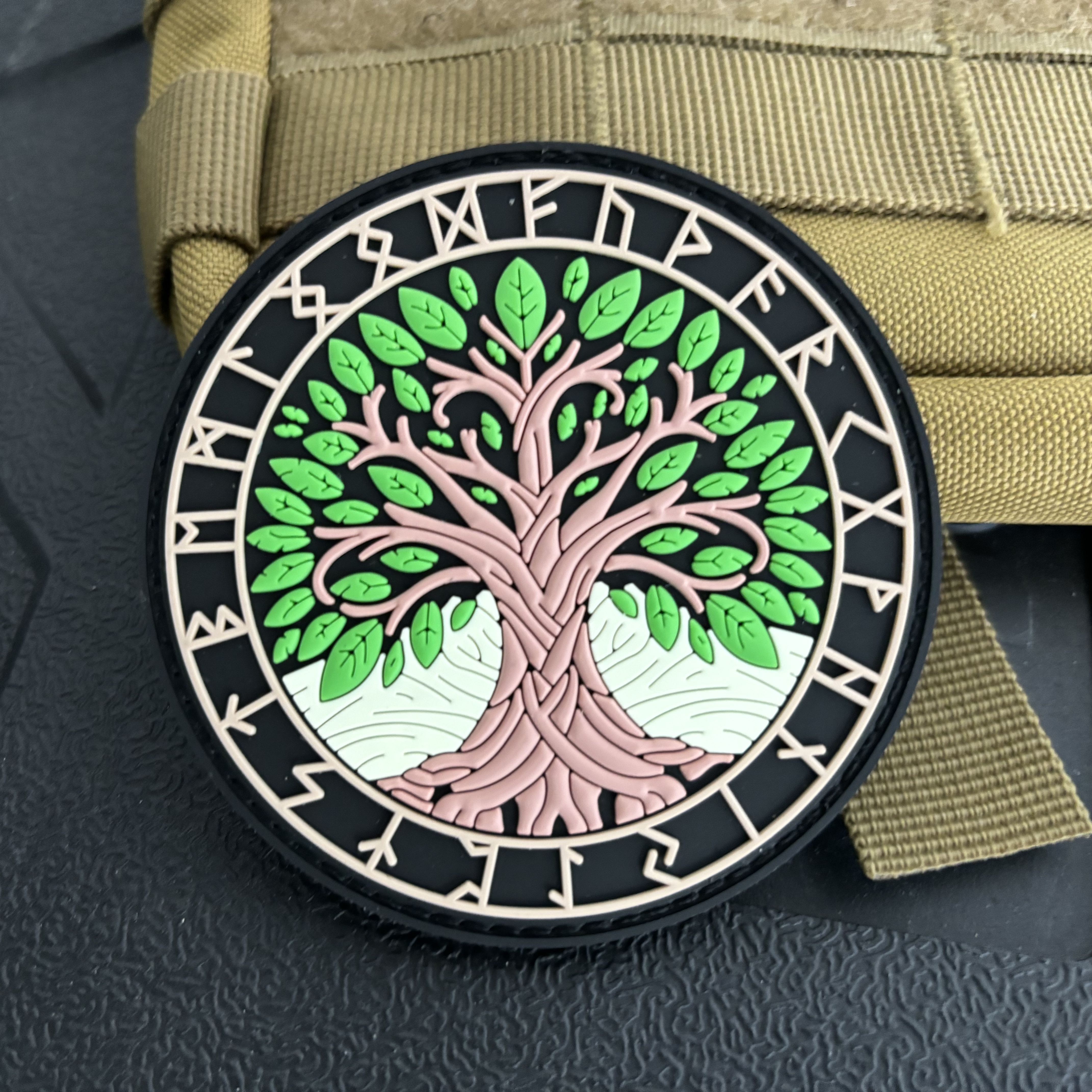 Yggdrasil Viking Totem PVC Pat - огляд і ціна Urban Backpack Tactical