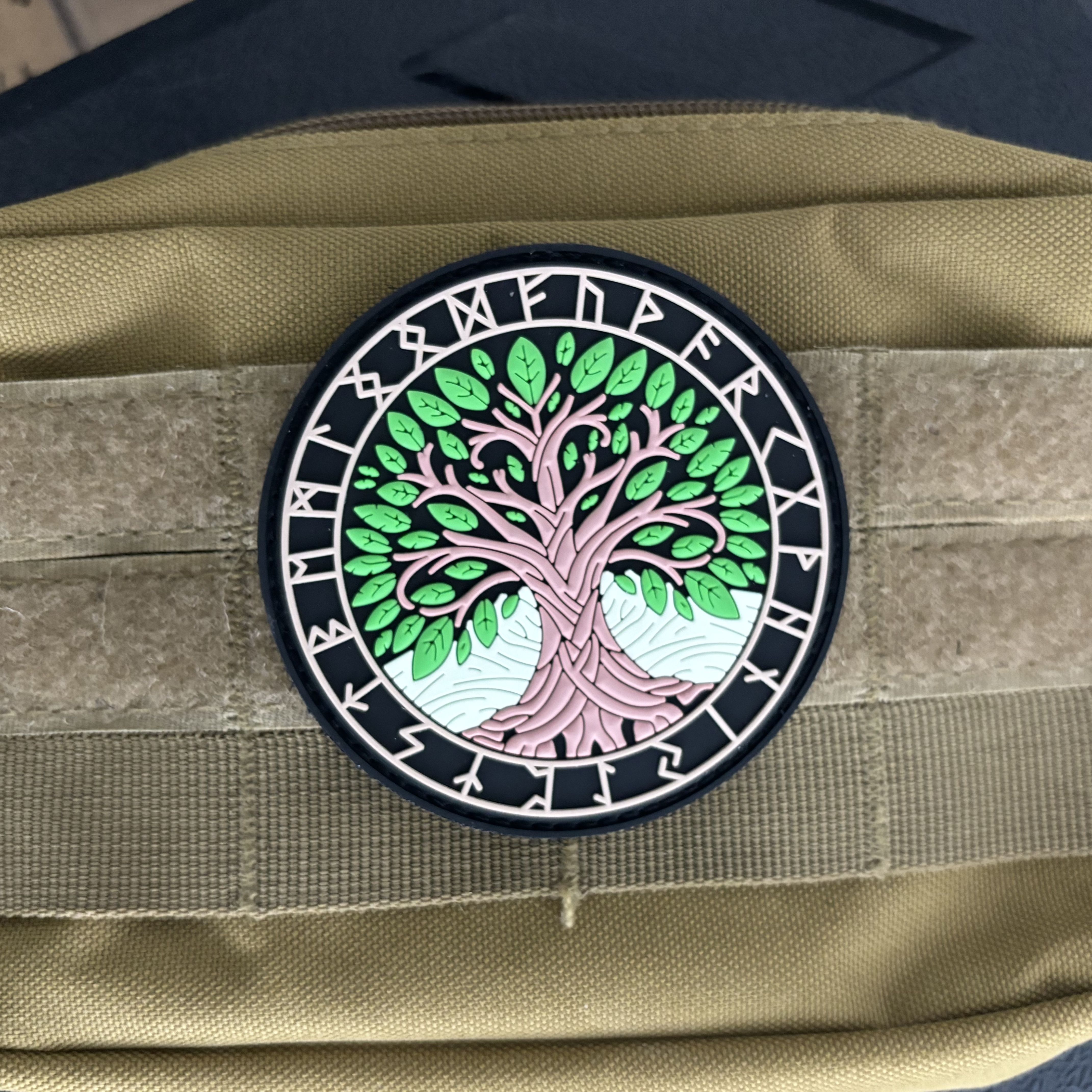 Yggdrasil Viking Totem PVC Pat - огляд і ціна Urban Backpack Tactical